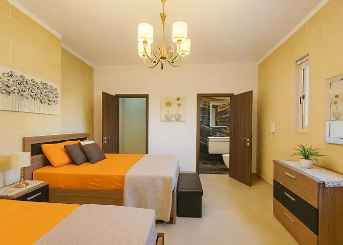 Casa de Férias Swimming Pool 3 Bedroom With Private Pool Sea View Ramla Bay Nadur